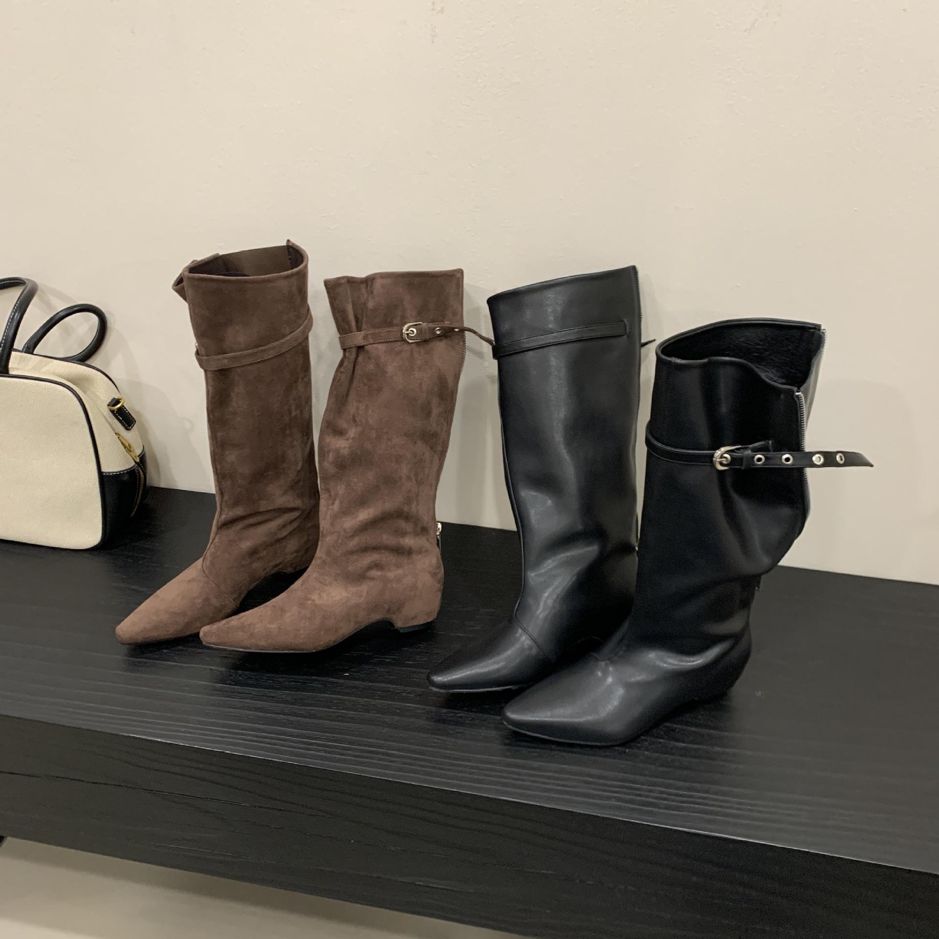 

25 South Korea autumn and winter new retro rear zipper boots pointed mid boots knight boots women 40 темно-коричневого кольору