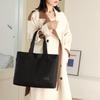 Women's large-capacity shoulder bag, splash-proof fashion versatile underarm bag, trendy commuter tote bag