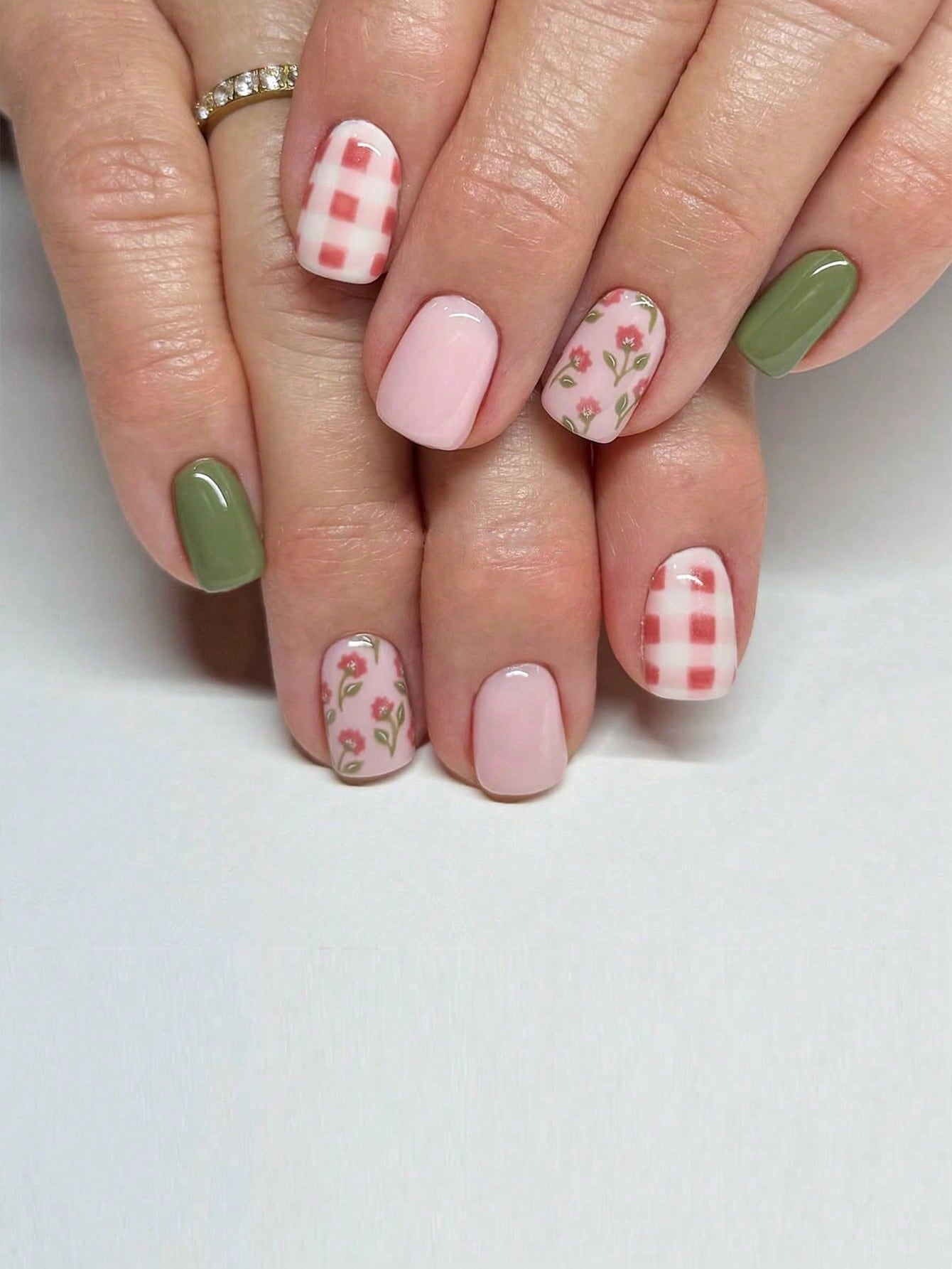 Cute Square Press On Fake Nails Pink And Green Short Nail Red Flower French Fake Nails Women Coffin Nails Nail Supplies