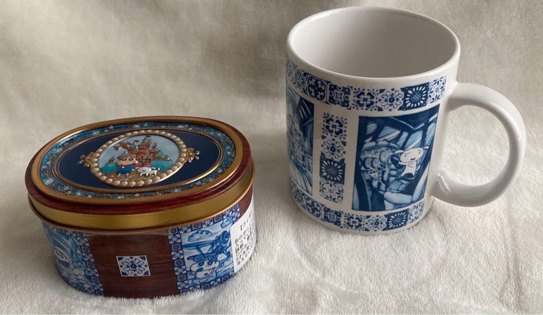 

[USED] Crayon Shin-chan Airplane Tin Aoyama Decarb 1 can Haneda Airport exclusive / 1 mug