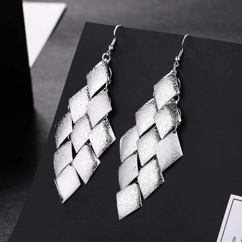 European and American Earrings, Fashionable Styles, Fashionable Metallic Exaggerated Tassels, Elegant Long Trendy Element Earrings and Pendants