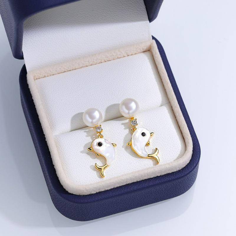 Natural Freshwater Pearl Stud Earrings S925 Sterling Silver Earrings Fritillary Zircon Pearl Earrings Light Luxury High Sense