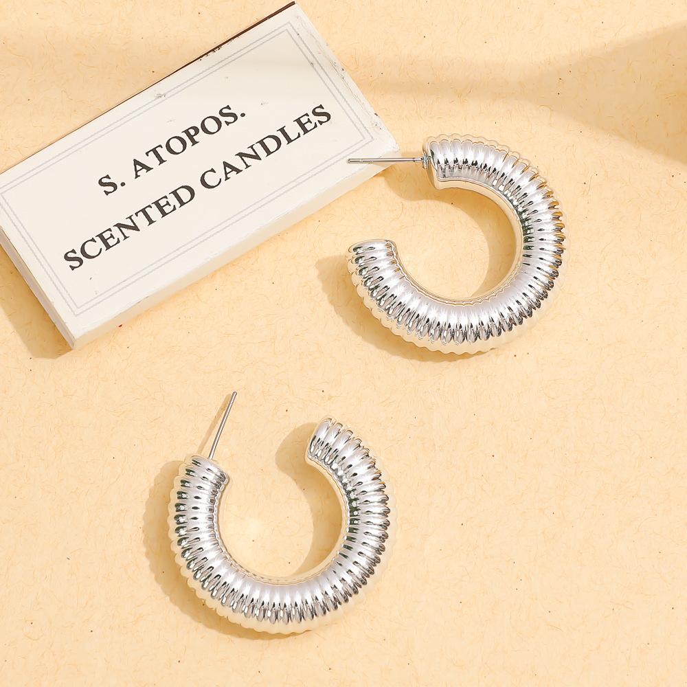 European and American Acrylic Gold-plated Stud Earrings Jewelry Personalized Fashion High Sense Gold Creative Circle Set