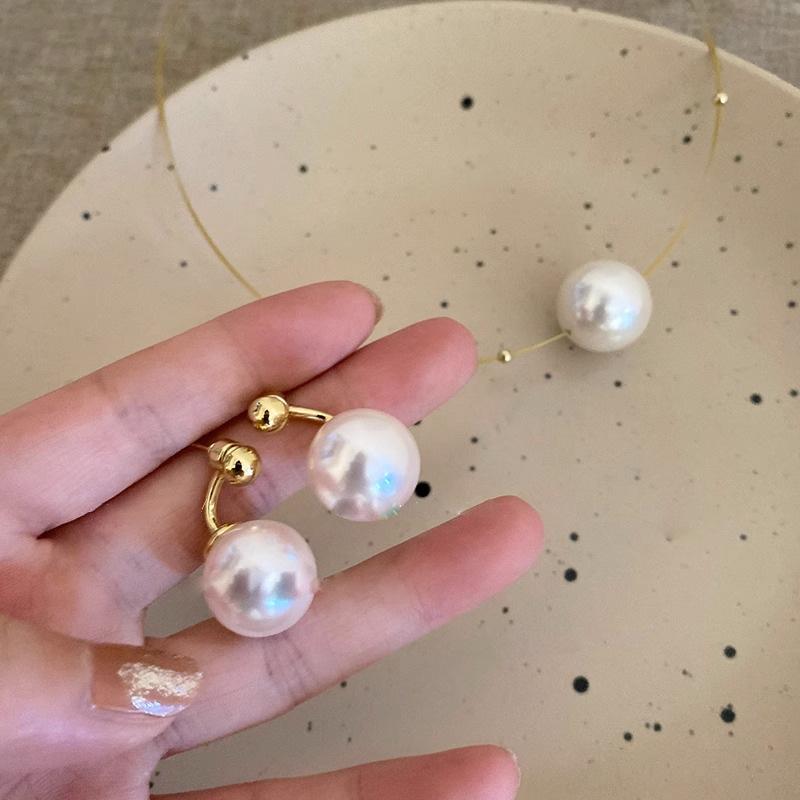 Women's 2023 Light Luxury Pearl Pendant Necklace and Niche Design Choker Earrings Set