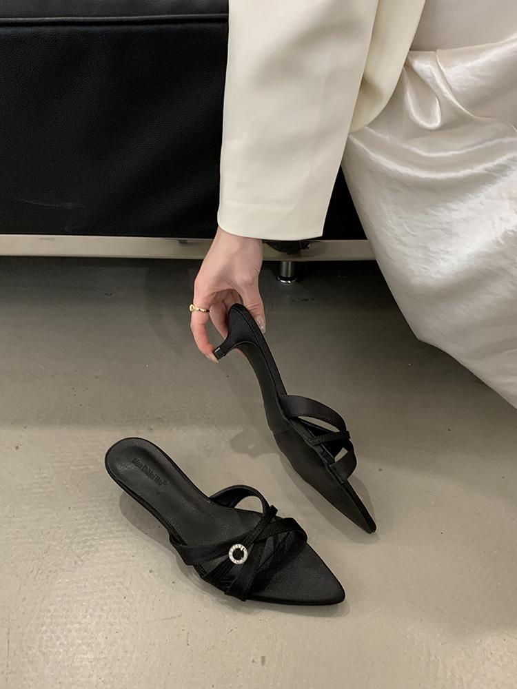 In the summer of 2025, the new one-pedal outer wear cool slippers, Korean temperament stiletto with wide-leg pants, royal sister high heels