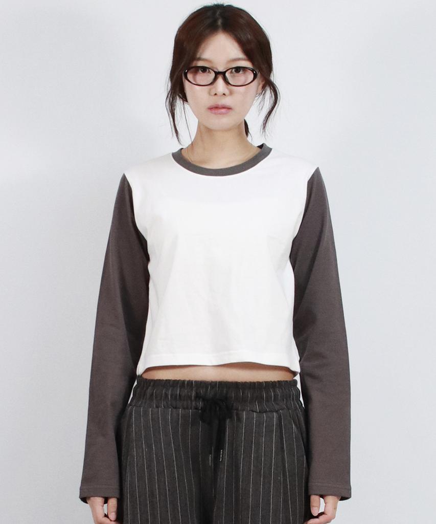 Deumakeu Color-Block Semi-Crop Long Sleeve Tee - White&Charcoal