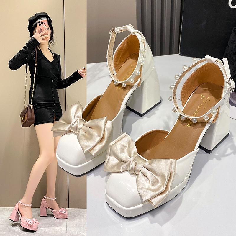 Tempérament mode boucle un mot avec talons hauts sandales à talons épais pour femmes printemps et été nouveau style féerique nœud sac tête