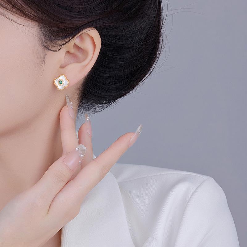 Cercei Retro Geometrice cu Floare din Sidef și Studuri de Zircon - Bijuterii Minimaliste de Lux Lejer