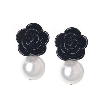 Glammuse Camellia Earring