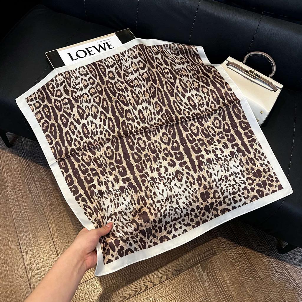 New old money wind chain neck scarf women's commuting versatile soft silk scarf neck protection shawl outer scarf