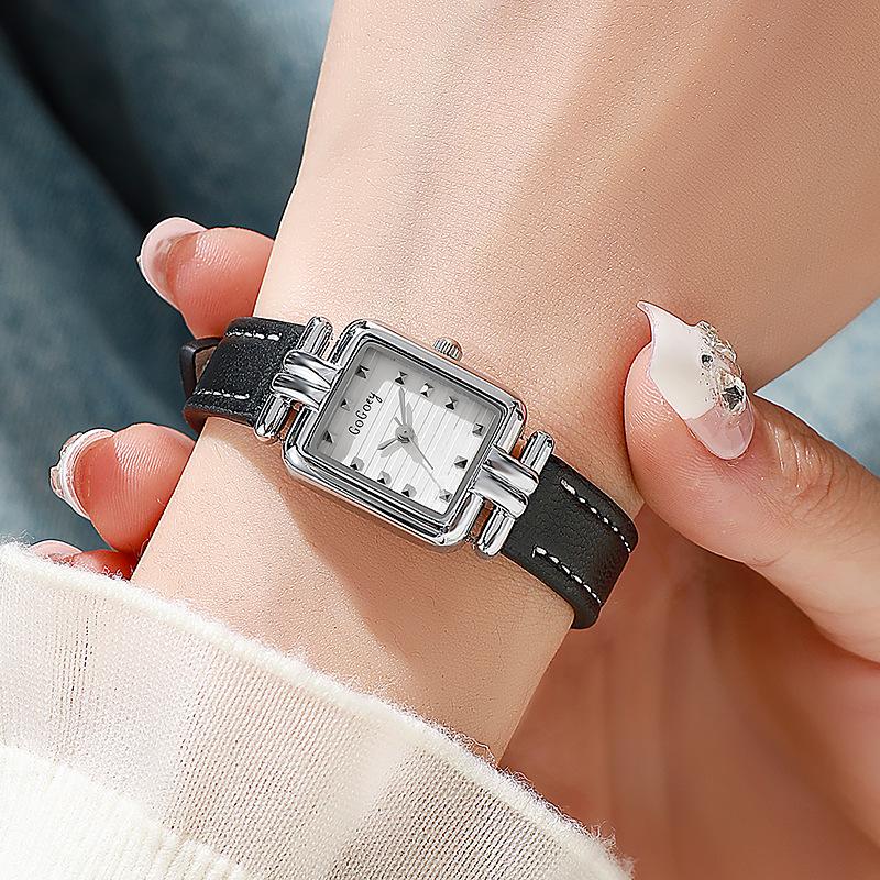 Ceas Nou pentru Femei Retro cu Cifre Romane - Curea de Piele de Lux & Vânzător Fierbinte