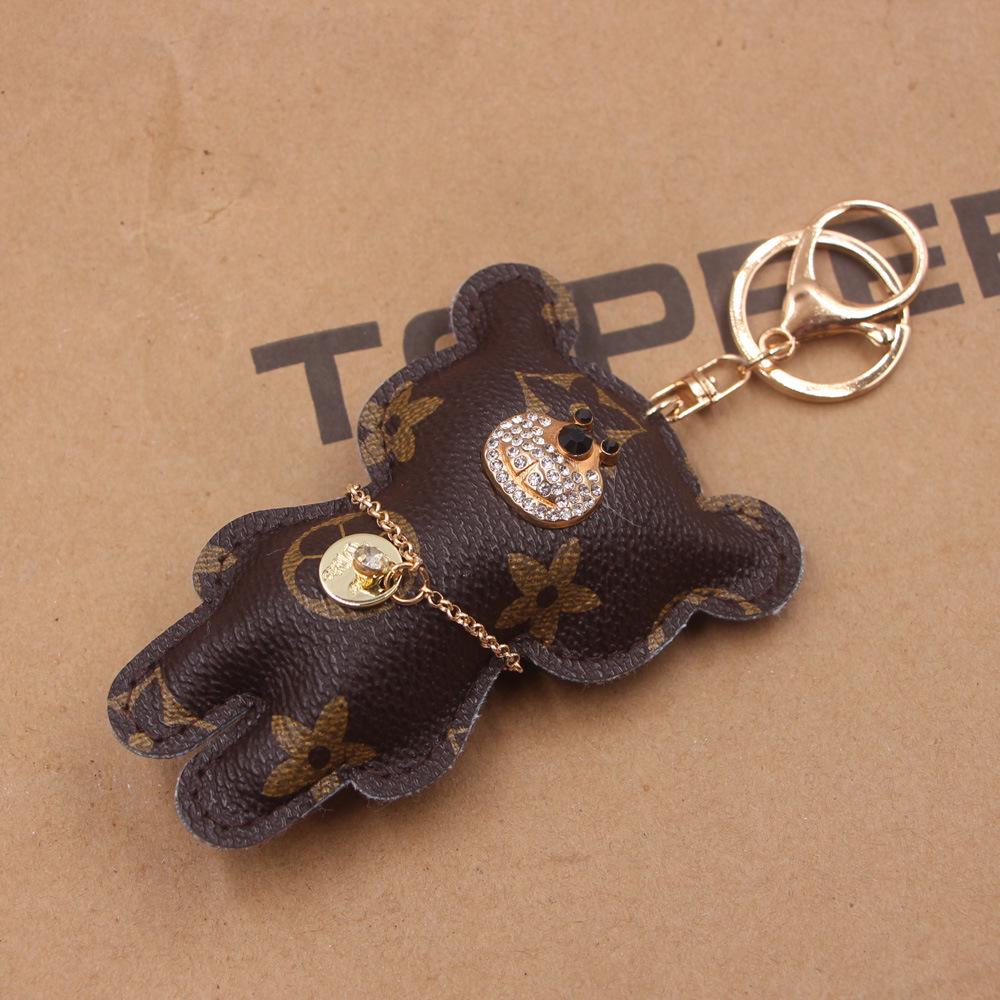 

Брелок-подвеска в виде медведя с бриллиантами и набор ожерелий