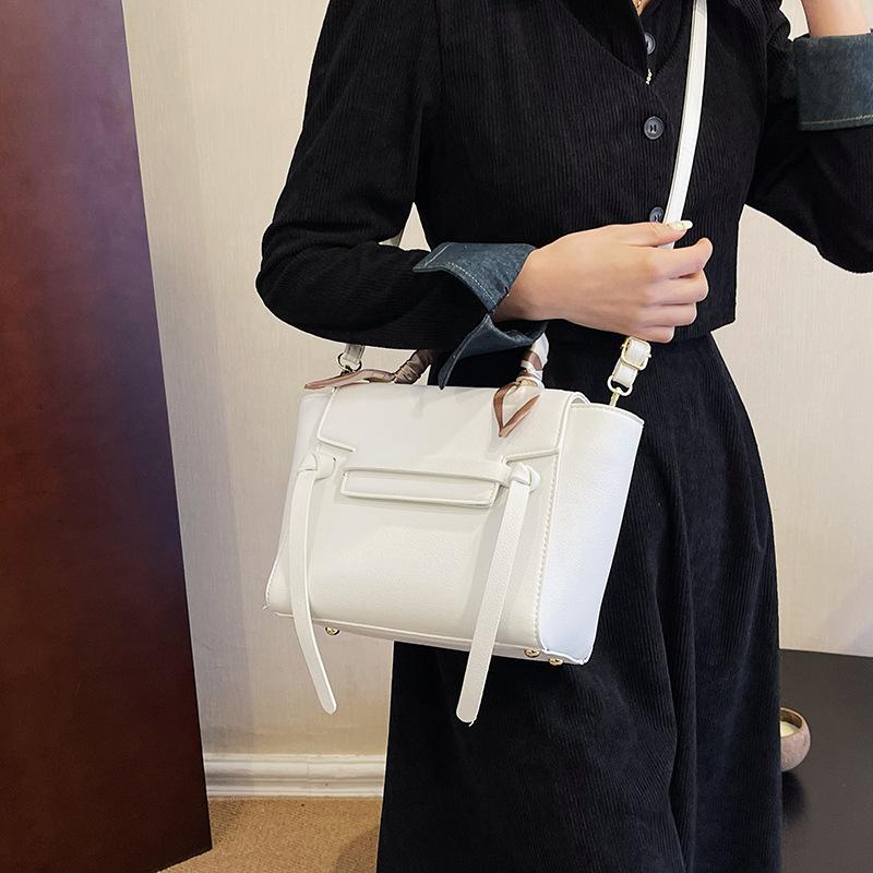 

New fashionable lychee pattern catfish bag portable shoulder oblique span women s bag