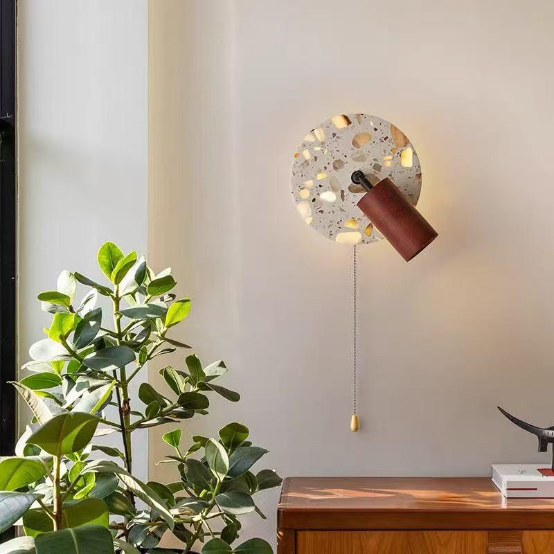 Nordische drehbare transluzente Stein-LED-Wandleuchte für Schlafzimmer im Wabi-Sabi-Stil, Nachttisch, Eingang oder Balkon.