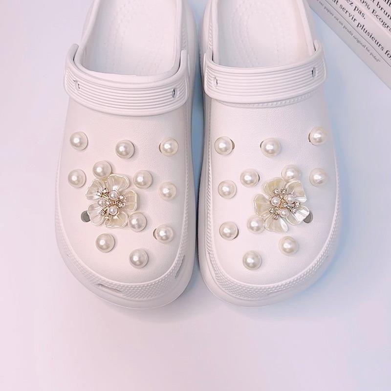 24 ks Módní ozdoby na boty pro dřeváky Sada Doplňky Dírková spona na boty Letní Perla Pětiokvětá květina DIY 3D Dekorace na boty