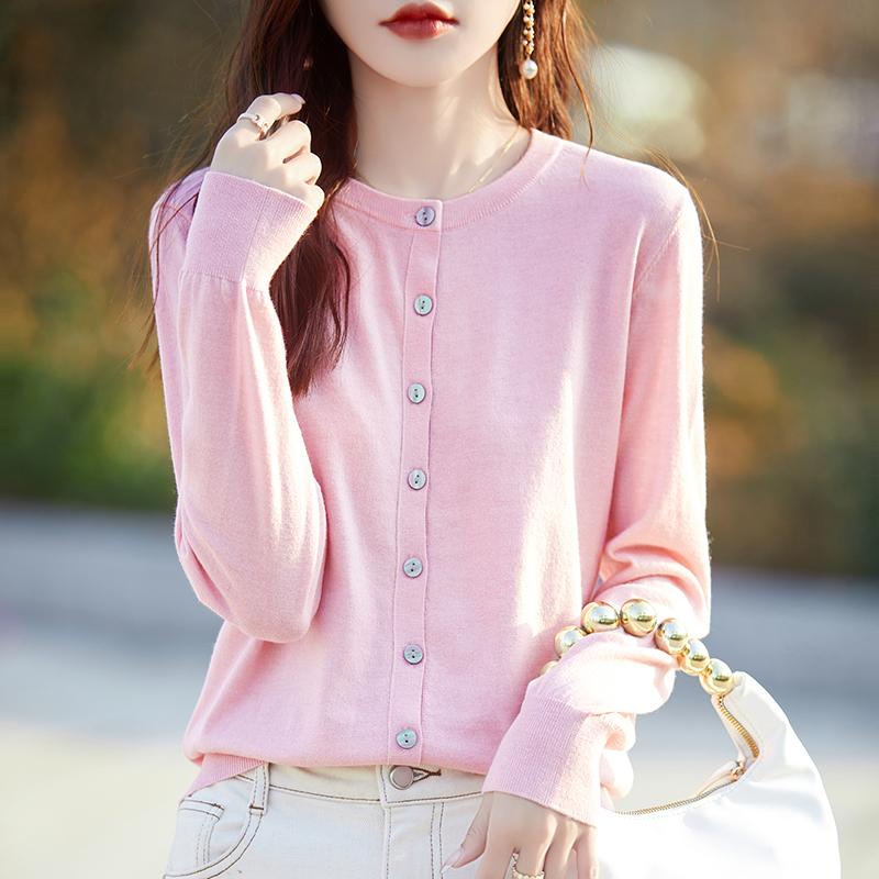 Leichte Strickjacke für Damen aus 50 % Wolle und 50 % Maulbeerseide – vielseitige Strickware für 4 Jahreszeiten für ganzjährigen Komfort und Stil