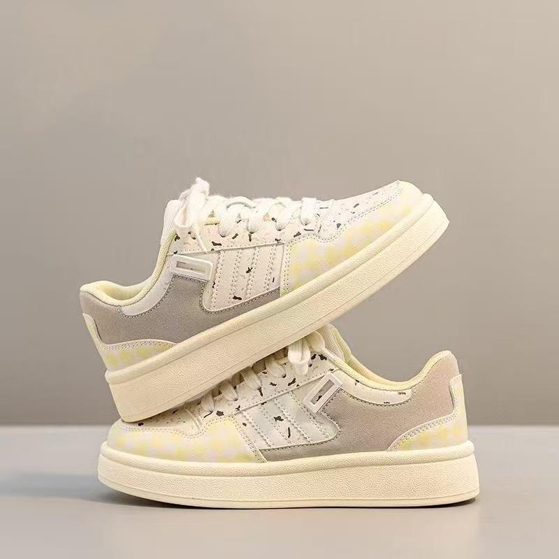 Wasteland wind niche retro color matching little white shoes women 2025 new autumn trend breathable casual versatile board shoes women