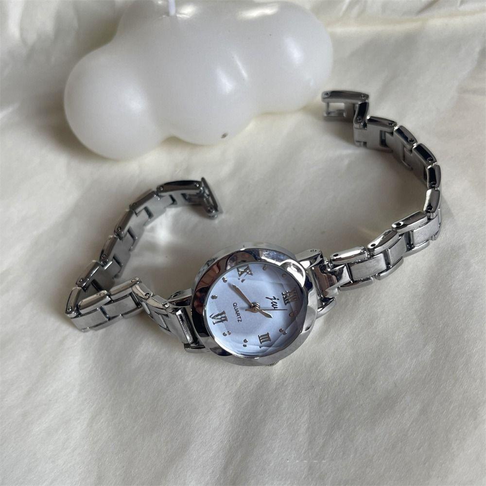 Exquisite Women Watch Light Luxury Quartz Wristwatch Fashionable Golden Wrist Watch Casual Wear