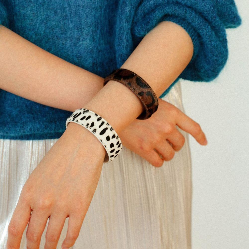 

Furry Real-leather Horsehair Bracelet Stitched C-shaped Open Bracelet Leopard Print Bangle Gift коричневий