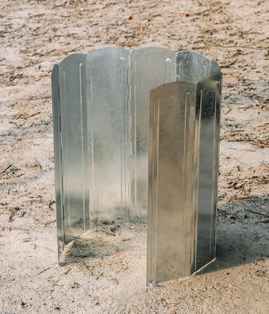 YOLER Large Windshield Windscreen, Windbreaker for Camping, Bonfires, Reflector, Foldable, 8-Piece Set with Rings, 70cm Tall, Secures with Pegs, Inclu