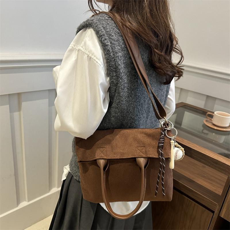 Stylish Vintage Tote Bag For Women With Spacious Design And Trendy Street Style