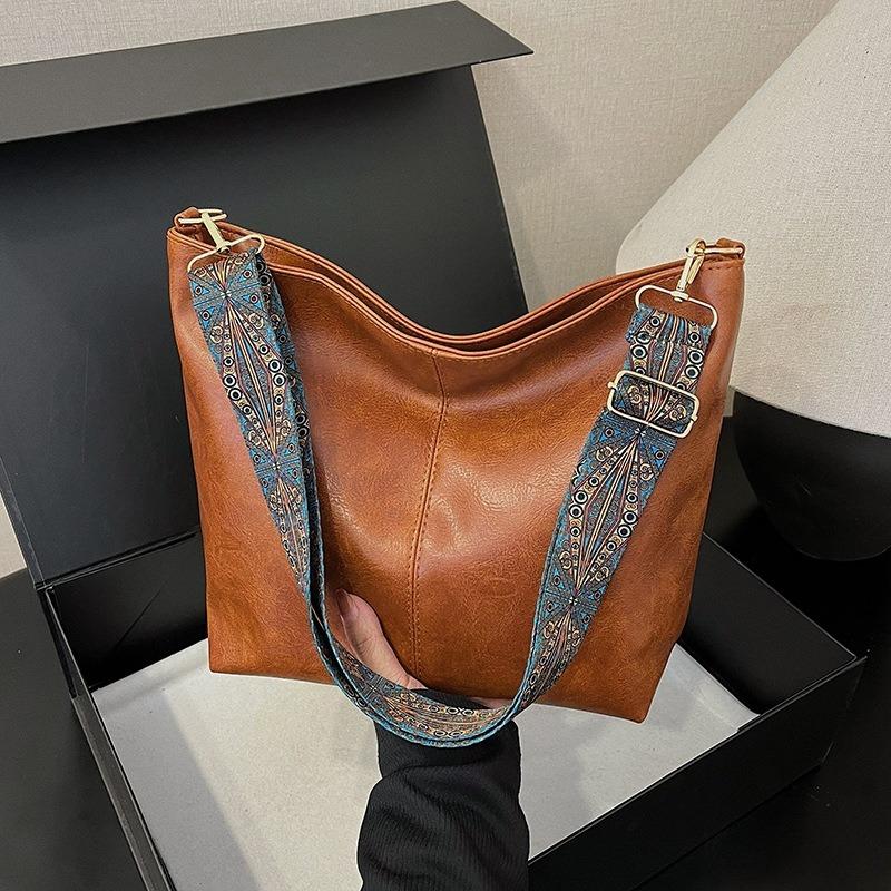 Spring Summer New Vintage Wide Strap Shoulder Crossbody Bag Premium Texture Commuter Bucket Bag