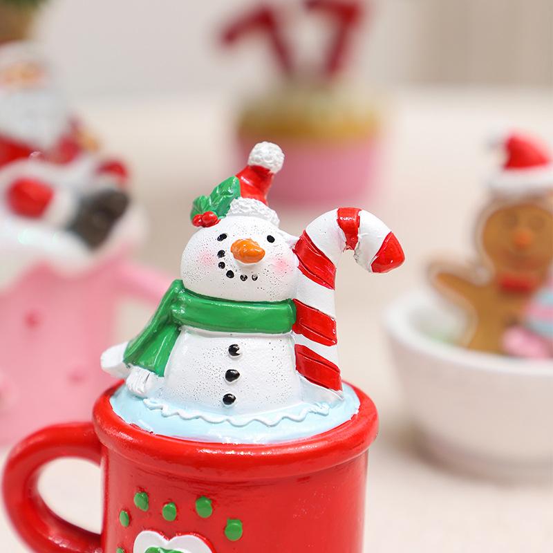Christmas Decorations, Santa Claus Snowman Resin Cake Figurine, Home Tabletop Decoration
