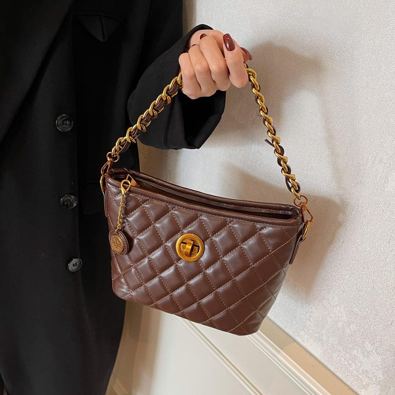 Large-capacity commuter chain bag women's 2025 new high-end sense light luxury niche small fragrant style crossbody diamond grid foreign style