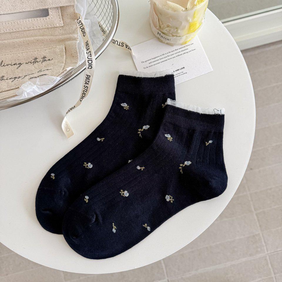 Retro Floral Lace Low-Cut Academy Style Socks for Spring and Summer