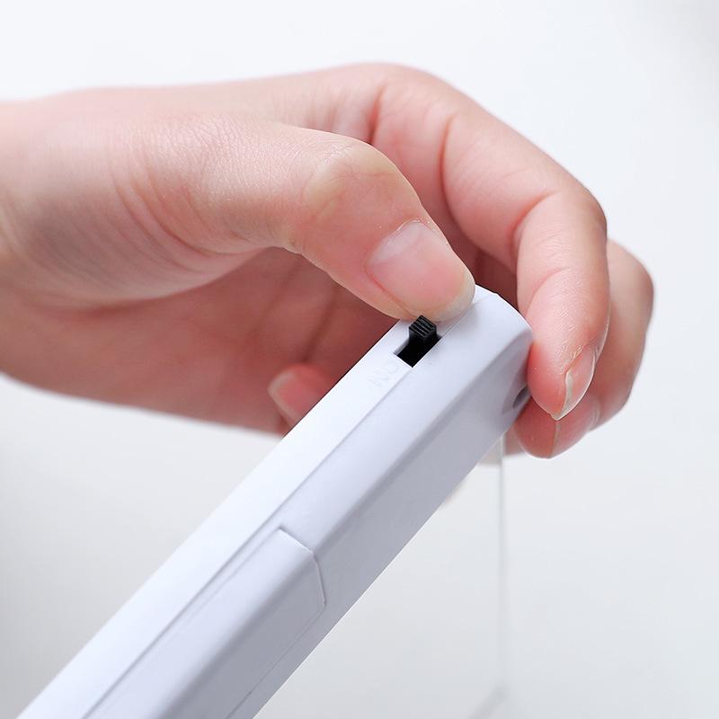 Cartoon LED Flat Panel Eye-Protecting Night Vision Reading Light for Students