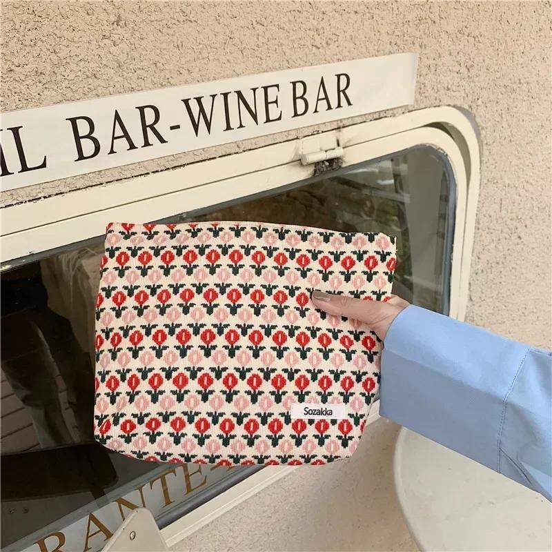 Cosmetische Tas Pouch voor Vrouwen Borduurwerk Margriet Bloemen Koreaans Reis toilettas Tas Schoonheid Make-up Pouch Organizer Etui