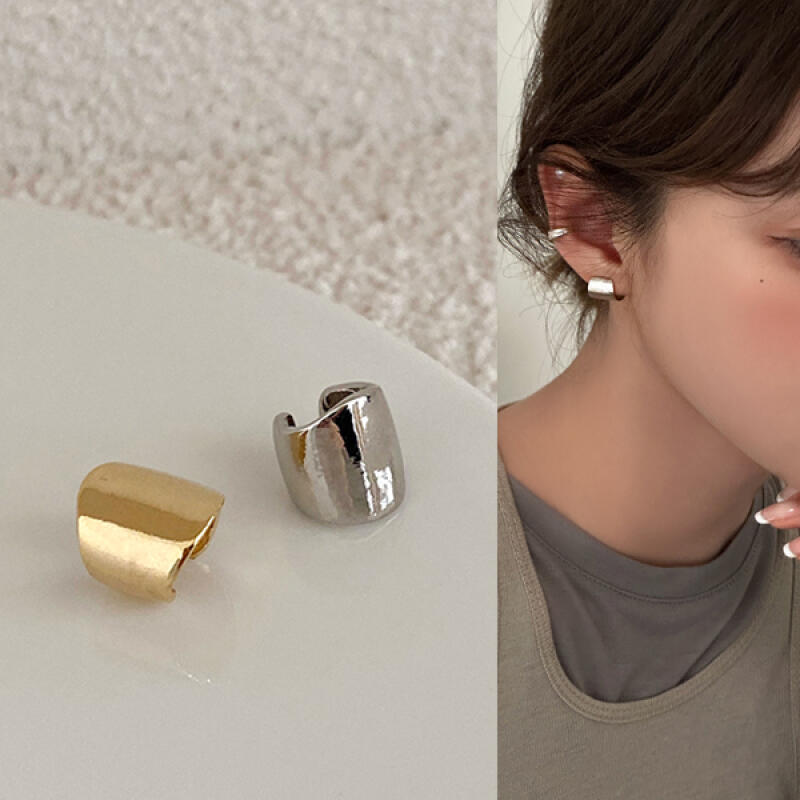 

Benedi Minimal Simple Point Ear Cuff Earrings Silver