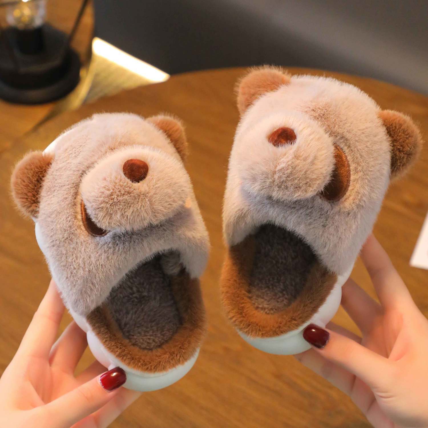 

Новые милые тапочки в виде панды, детские дизайнерские забавные тапочки для дома, обувь для мальчиков и девочек, пушистые мюли, зимняя теплая домашняя обувь 30-31 inner 19 cm светло-коричневого