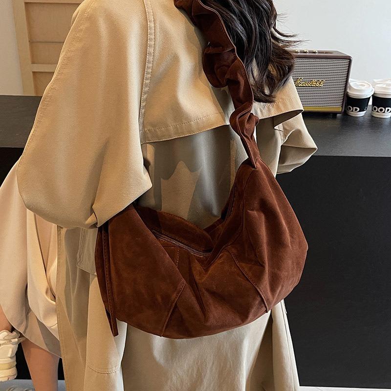 Crossbody bag women's new pleated cloud bag retro velvet dumpling bag casual large-capacity shoulder bag trendy