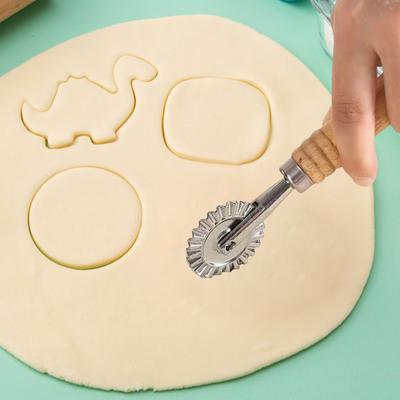 Makarna Kesme Silindiri Kalıbı Tek Tıkla Şekillendirme Paslanmaz Çelik Bıçak Ergonomik Sap Kolay Temizlenir