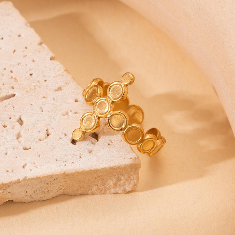 Modischer Nischen-Titanstahl-High-End-Metallring für Damen, nicht verblassend, mit übertriebenem Design und verstellbarer Öffnung für Accessoires