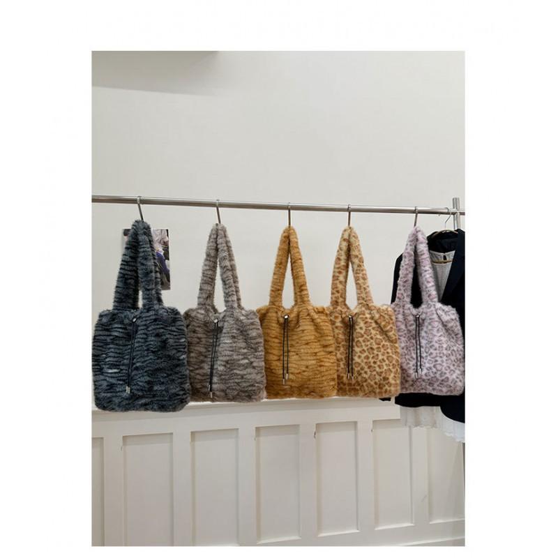 Sac Moelleux Grande Capacité Femme 2025 Nouveau Décontracté Peluche Douce Épaule Sac Fourre-tout Portable