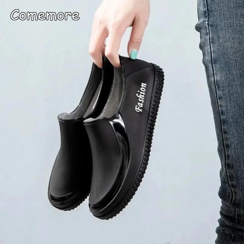Comemore Damen Oberbekleidung Wasserdicht Rutschfest Niedrig geschnitten Kurze Wasserschuhe Verschleißfestes Gummi Lässige Küche Flache Regenstiefel