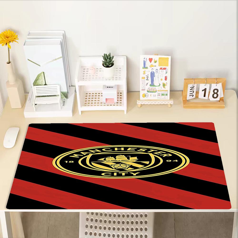 Manchester City Thema Mauspads, Rutschfeste Gummiunterseite, Multifunktionales Büro- & Heimdekor, Perfekt für die Personalisierung des Arbeitsplatzes.