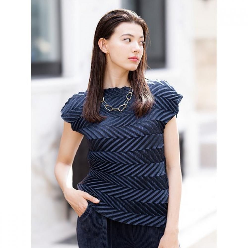 Specchio Boat Neck Sleeveless Tee Zigzag Pleated 441 158 01