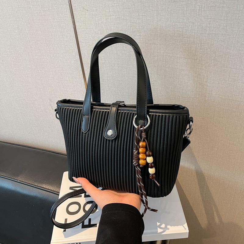 

Korean version of temperament versatile handbag casual striped shoulder bag 2025 new commuter tote bag messenger bag women
