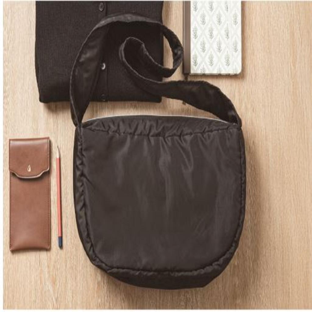 Daiso Modern Padded Crossbody Bag - Black