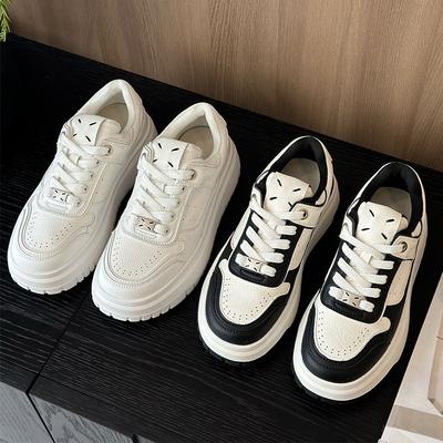 Dikkere zool leren genaaide board schoenen dames 2025 nieuwe veelzijdige casual schoenen verhogende damesschoenen veterschoenen witte schoenen sportschoenen