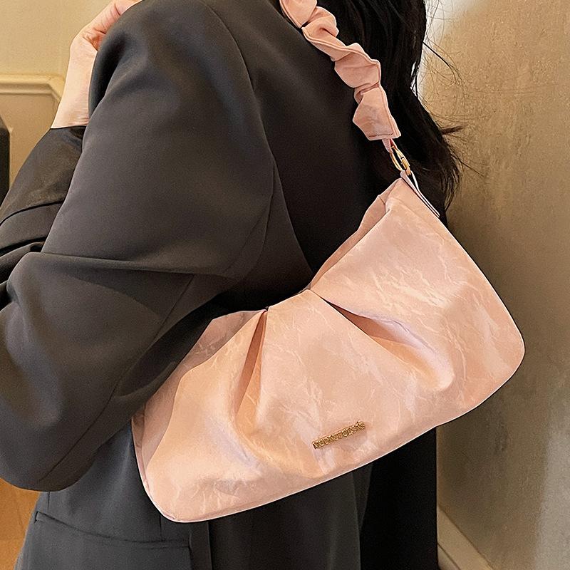 

ins popular high-end portable small bag 2025 new versatile velvet handbag single shoulder crossbody pleated bag розовый