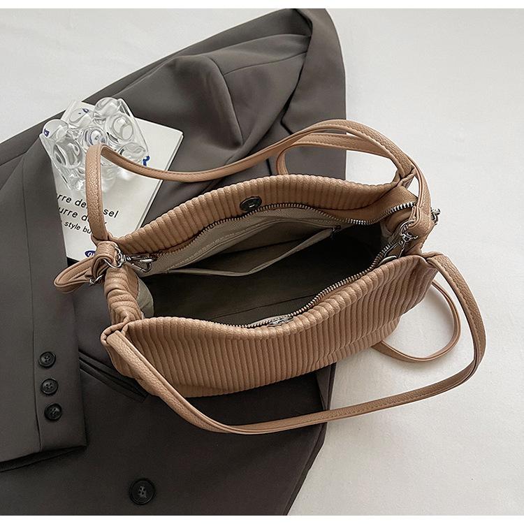 Premium Sense Bag Women's 2024 New Autumn and Winter Fashion Texture Shoulder Underarm Bag Popular Versatile Commuter Tote Bag