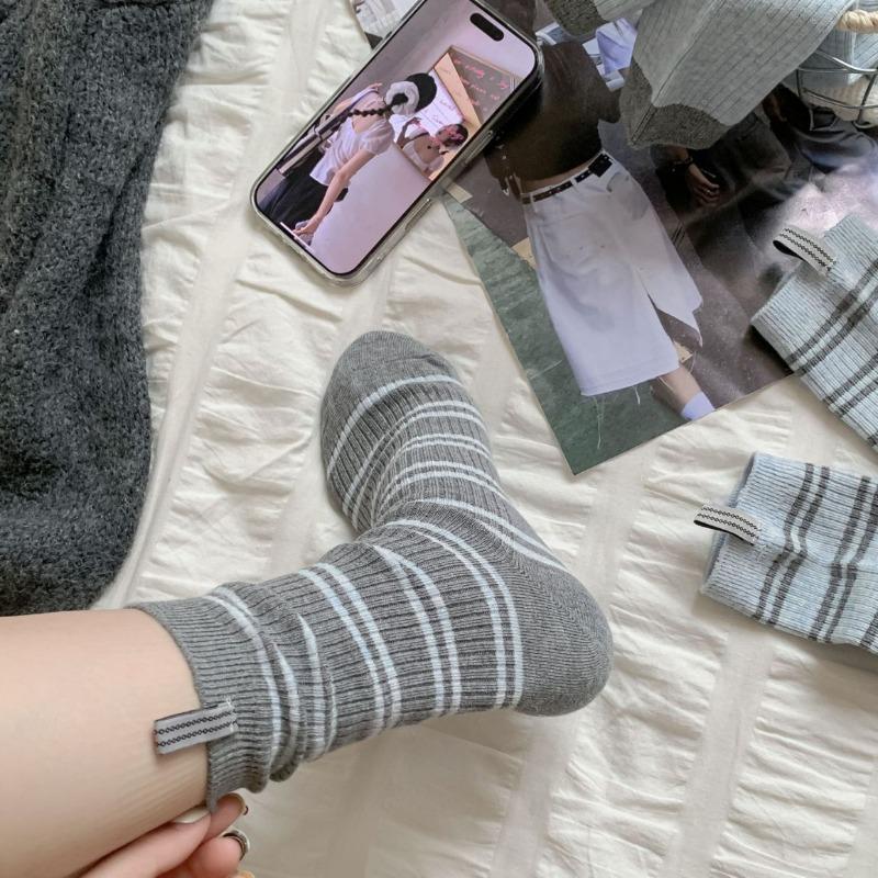 Women's Fall Stripes and Color Matching Cloth Label All Kinds of Sports Tube Pile Socks