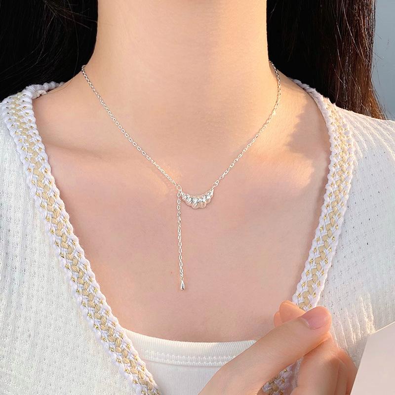 Minimalist Cowhorn Bag Tassel Water Drop Necklace for Female Niche Collarbone Chain Ins Cold Wind Neck Chain