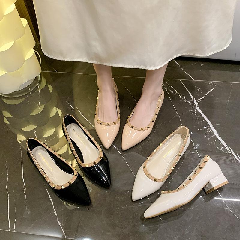 Xiaoxiangfeng single shoes women's shoes thick heel pointed high heels rivets French one-pedal Mary Jane shoes niche single shoes