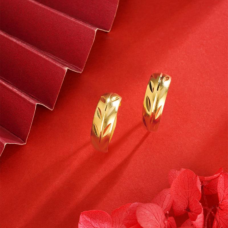 

Retro Leaf Frosted Gold Imitation Earrings: Long-Lasting Color, Festive Design with Glossy Rice Flower Accent.