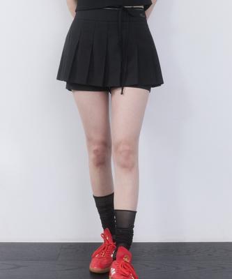 Kirsh Inner Pants Detail Mini Pleated Skirt [Black]